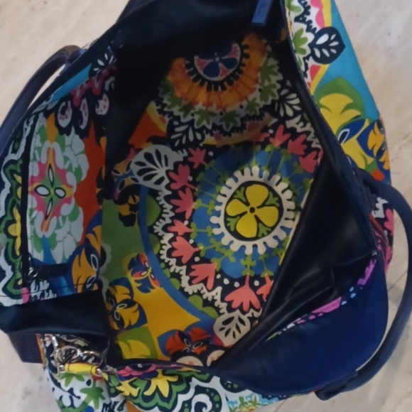 Vera Bradley Gorgeous Multi-Colored Design Print Oversized Travel/Weekender Bag - Picture 2 of 3